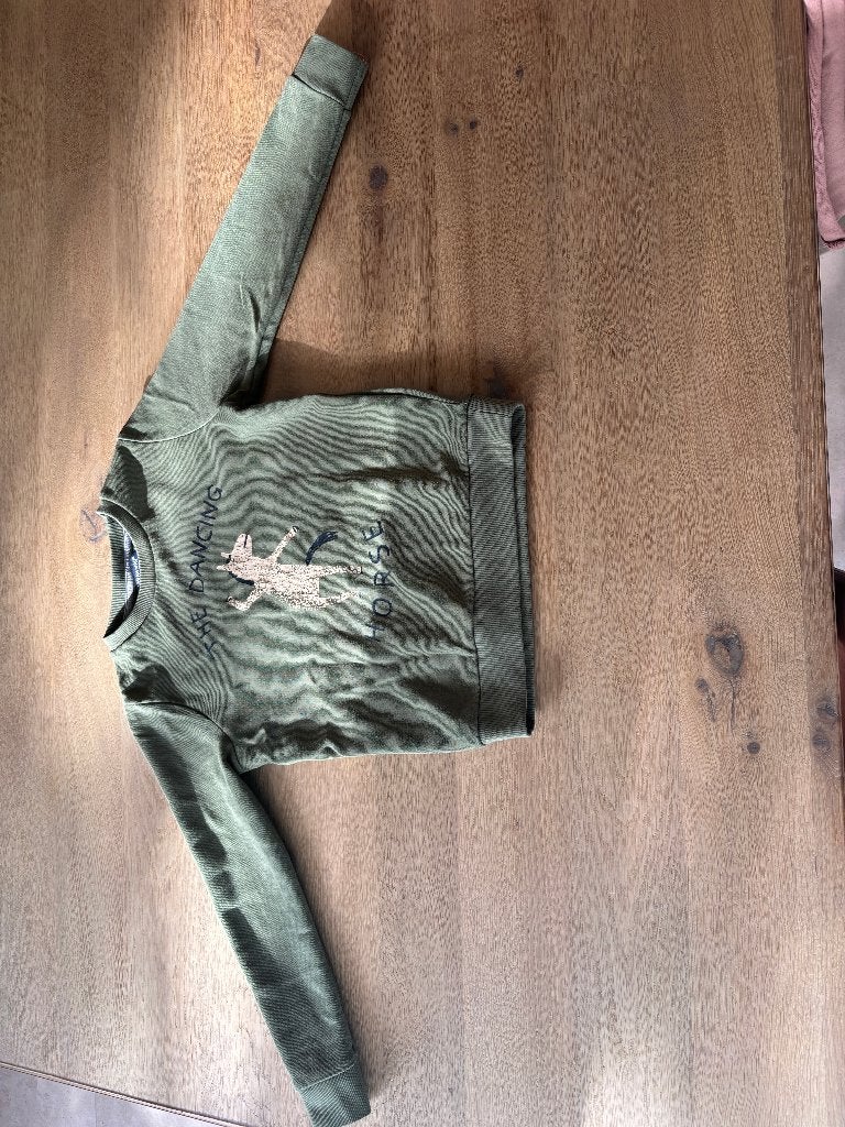 Urban wave kakhi sweater met afbeelding van paard maat 122, Gebruikt, Urban wave, Jongen of Meisje, Trui of Vest