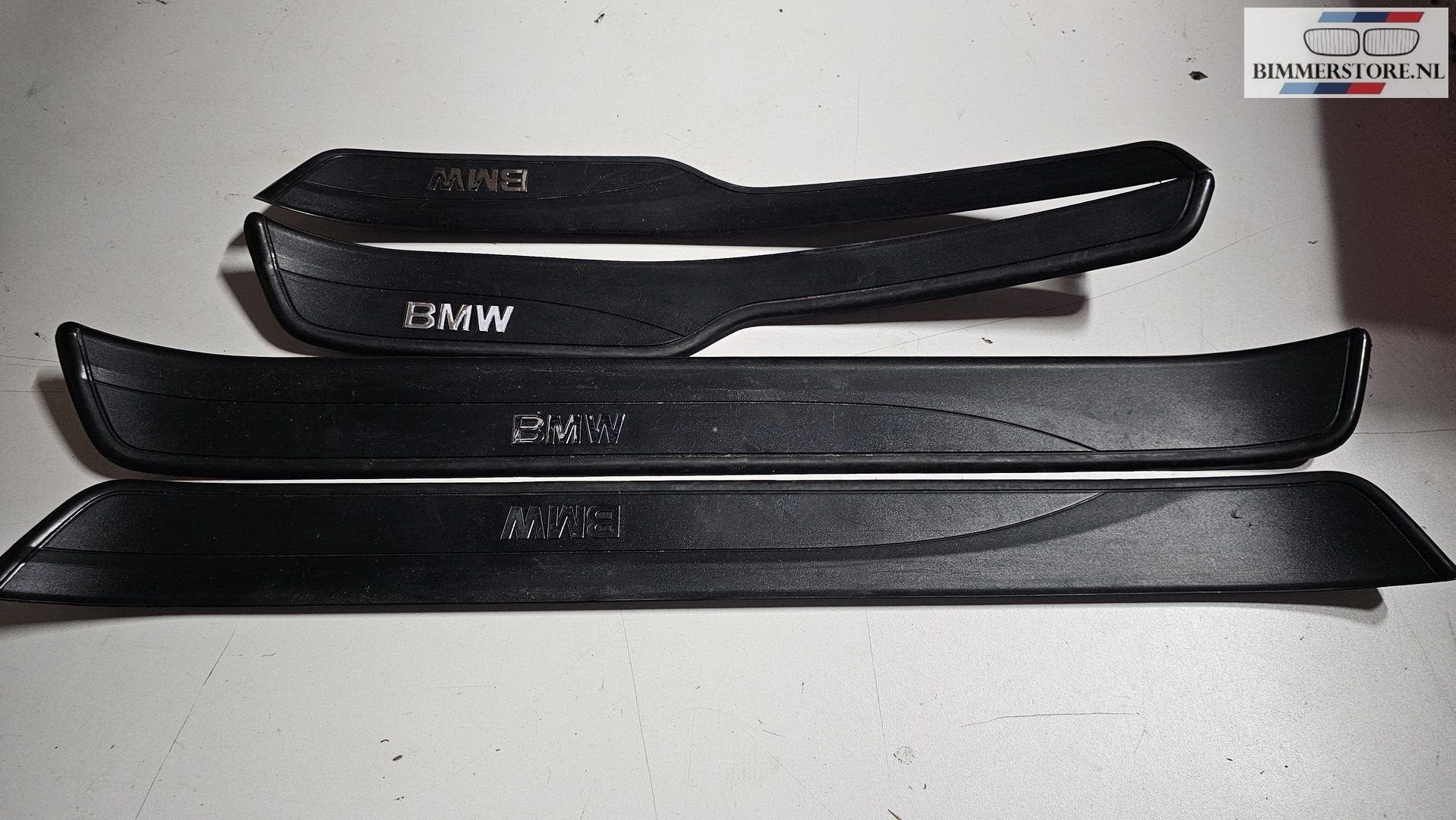 Instaplijsten set 4 dlg BMW 3 serie E90 E91 574773060279 574, -, Origine de la pièce connue, Utilisé, -