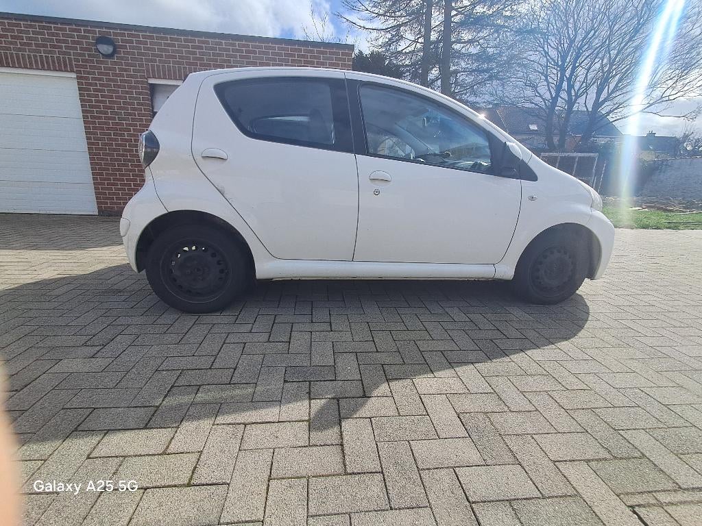 toyota aygo, Autos, Toyota, Particulier, Aygo, Airbags, Air conditionné, Bluetooth, Ordinateur de bord, Verrouillage central, Electronic Stability Program (ESP)