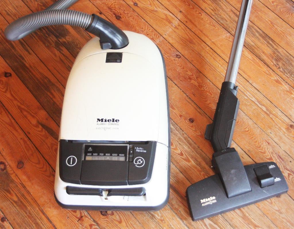 Miele Stofzuiger / 1500 Watts / Allergy Control, Stofzak, Stofzuiger, Ophalen of Verzenden, Zo goed als nieuw