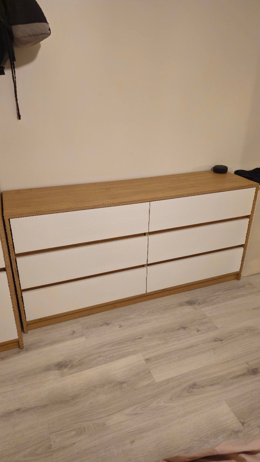 Commode BILLUND wit/hout, Ophalen, 5 laden of meer, 150 tot 200 cm, Zo goed als nieuw