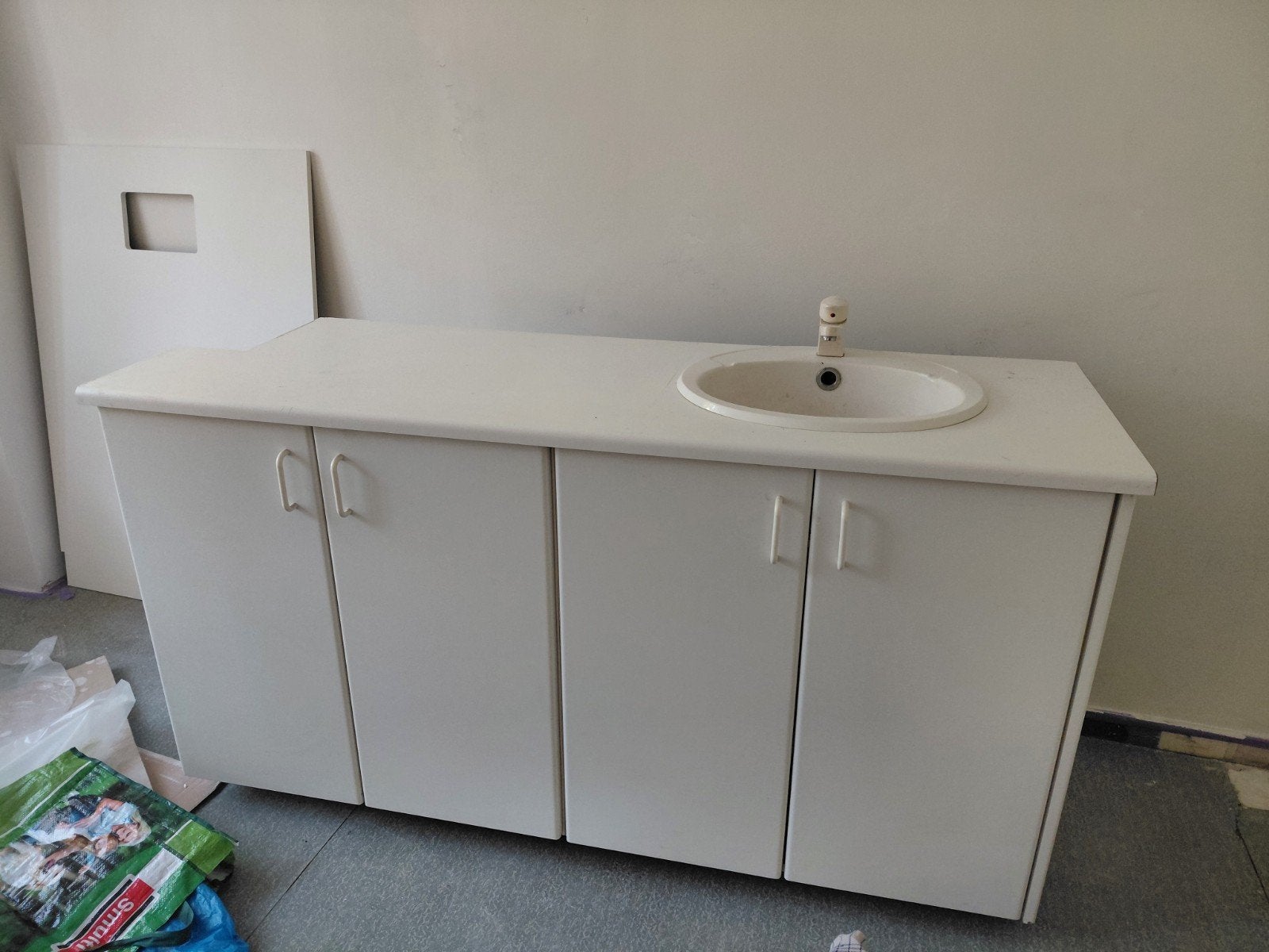 Kastje met lavabo gratis, Doe-het-zelf en Bouw, Sanitair, Ophalen