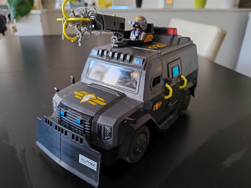 Playmobil swatt (28 op 13), Ophalen