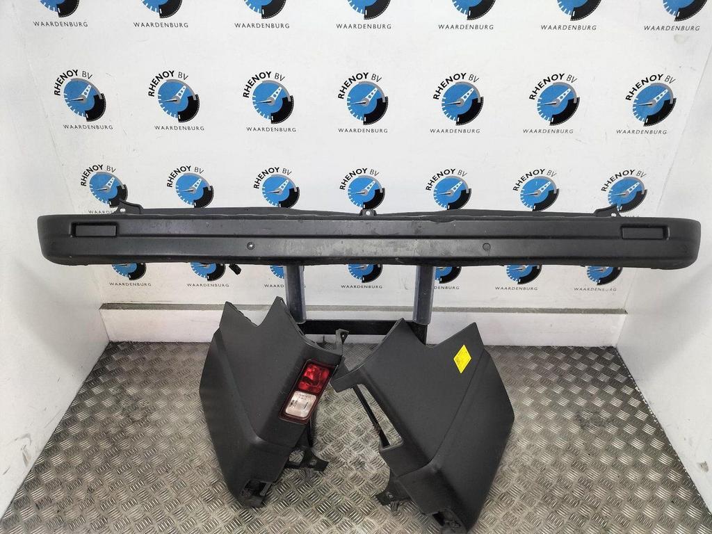 RENAULT TRAFIC F82 MK3 BUMPER ACHTER 2014, Ophalen of Verzenden, Gebruikt, ARN erkend