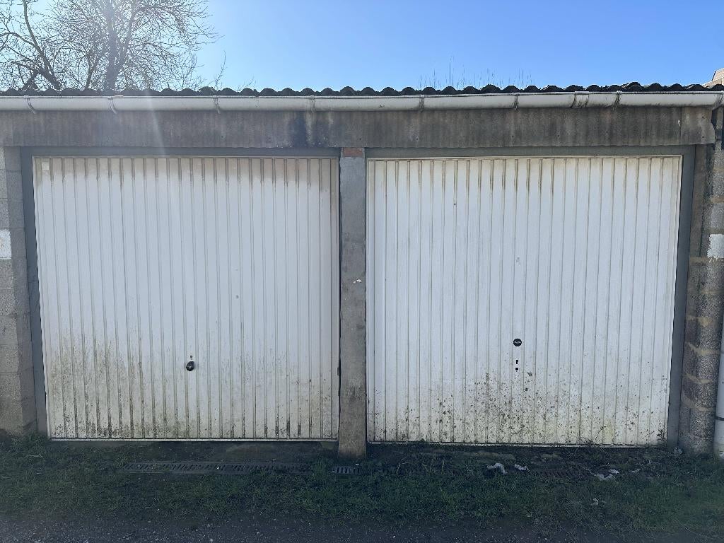 Double garage fermé sécurisé — Gosselies — 0€ de charges, Immo, Garages & Places de parking, Charleroi