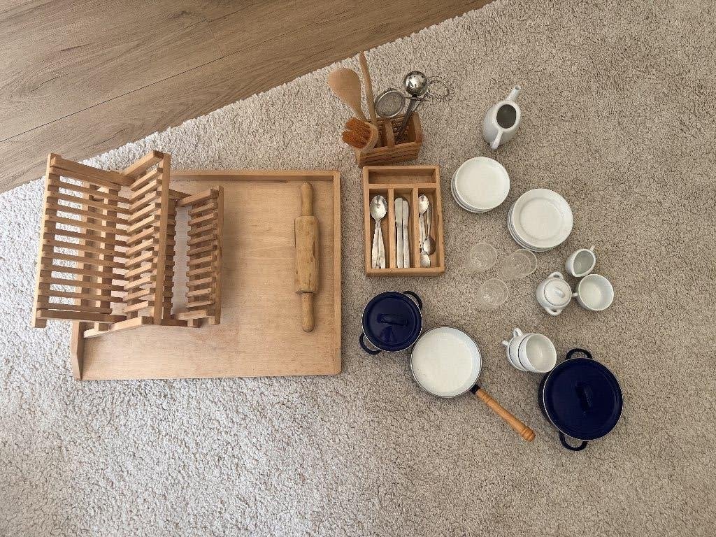 Dinette avec vraie vaisselle miniature, Ophalen, Gebruikt, Hout, Speelkeuken-accessoire