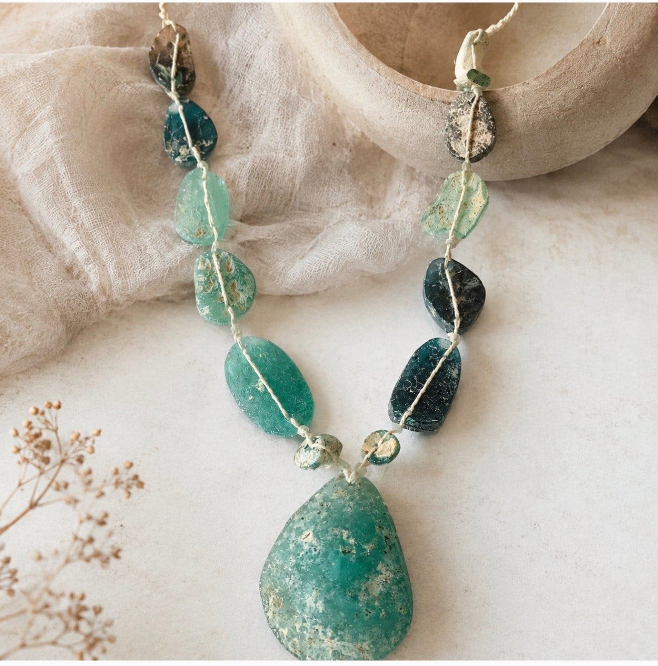 collier pendentif perles de verre romain fait main antique, Enlèvement ou Envoi, Autres matériaux, Collier