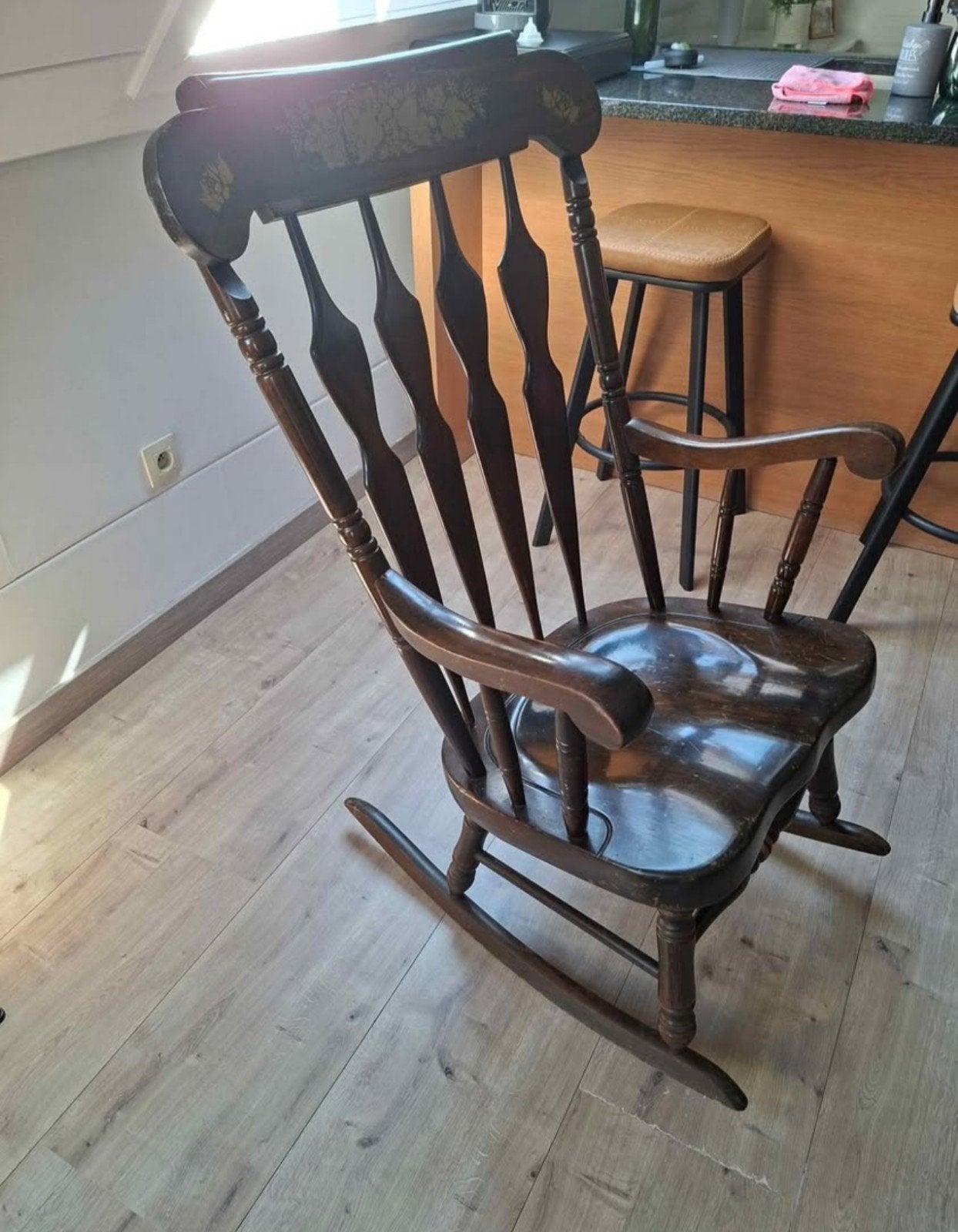 Retro houten schommelstoel, Ophalen