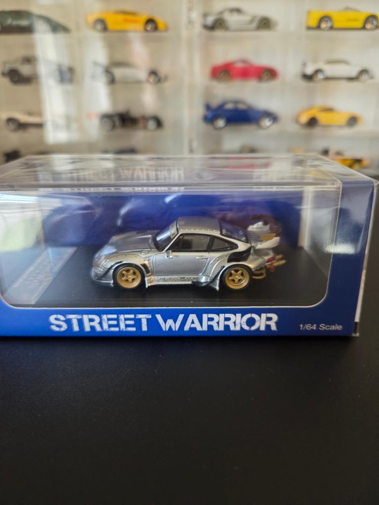 Street Warrior modellen, Enlèvement