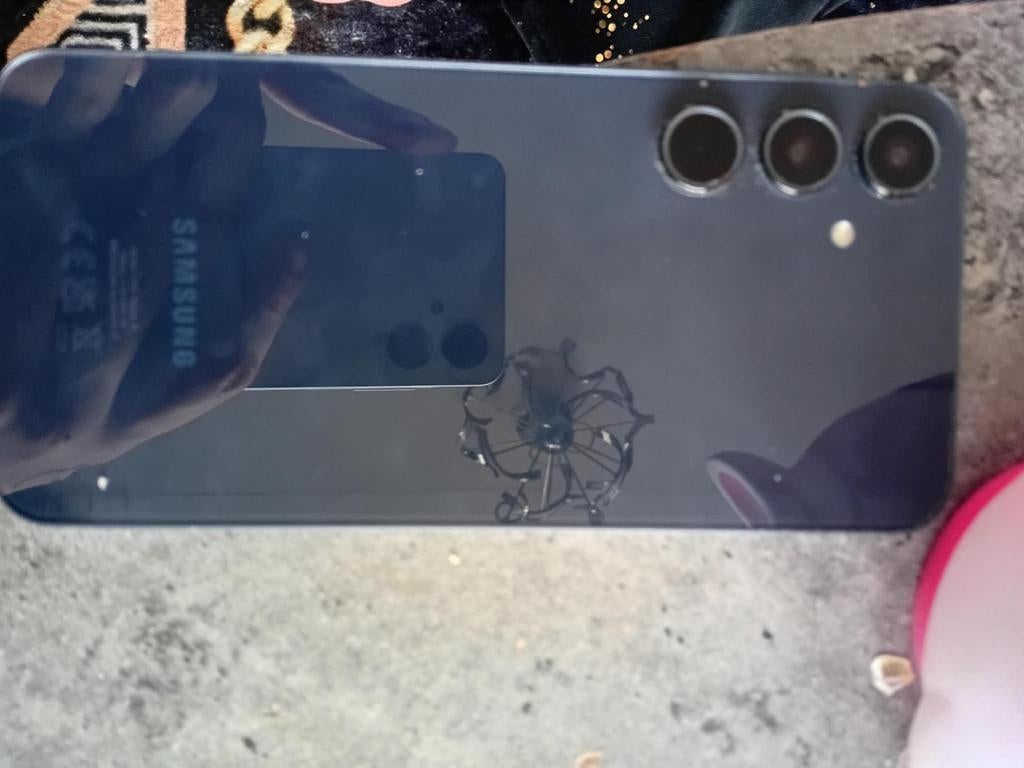 Samsung Galaxy A55 5G, Enlèvement