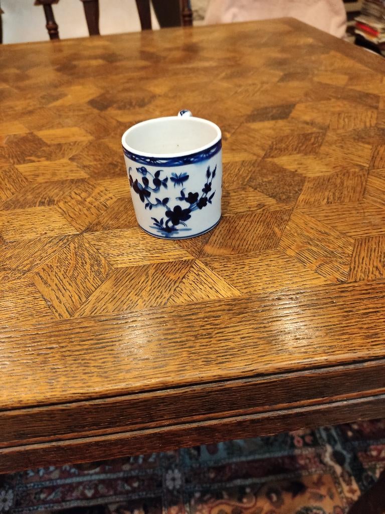 1 tasse en porcelaine de Tournai, Enlèvement ou Envoi