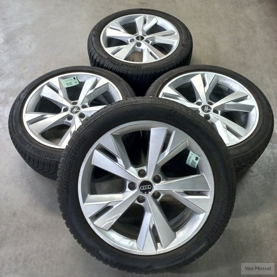 Audi Q4 E-Tron Bridgestone Blizzak LM005 255/45/R20 101T, Auto-onderdelen, Banden en Velgen, Gebruikt, 255 mm, -, -
