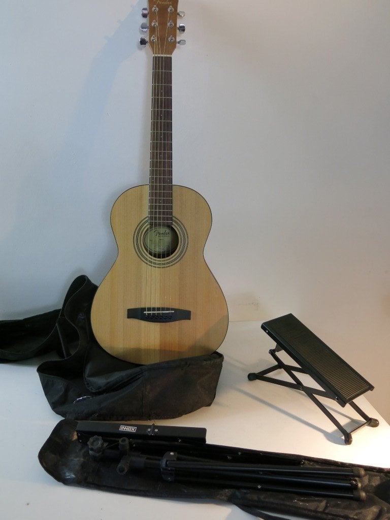Fender MA-1 (3/4 model) incl. tas, lessenaar & voetsteun, Ophalen, Zo goed als nieuw
