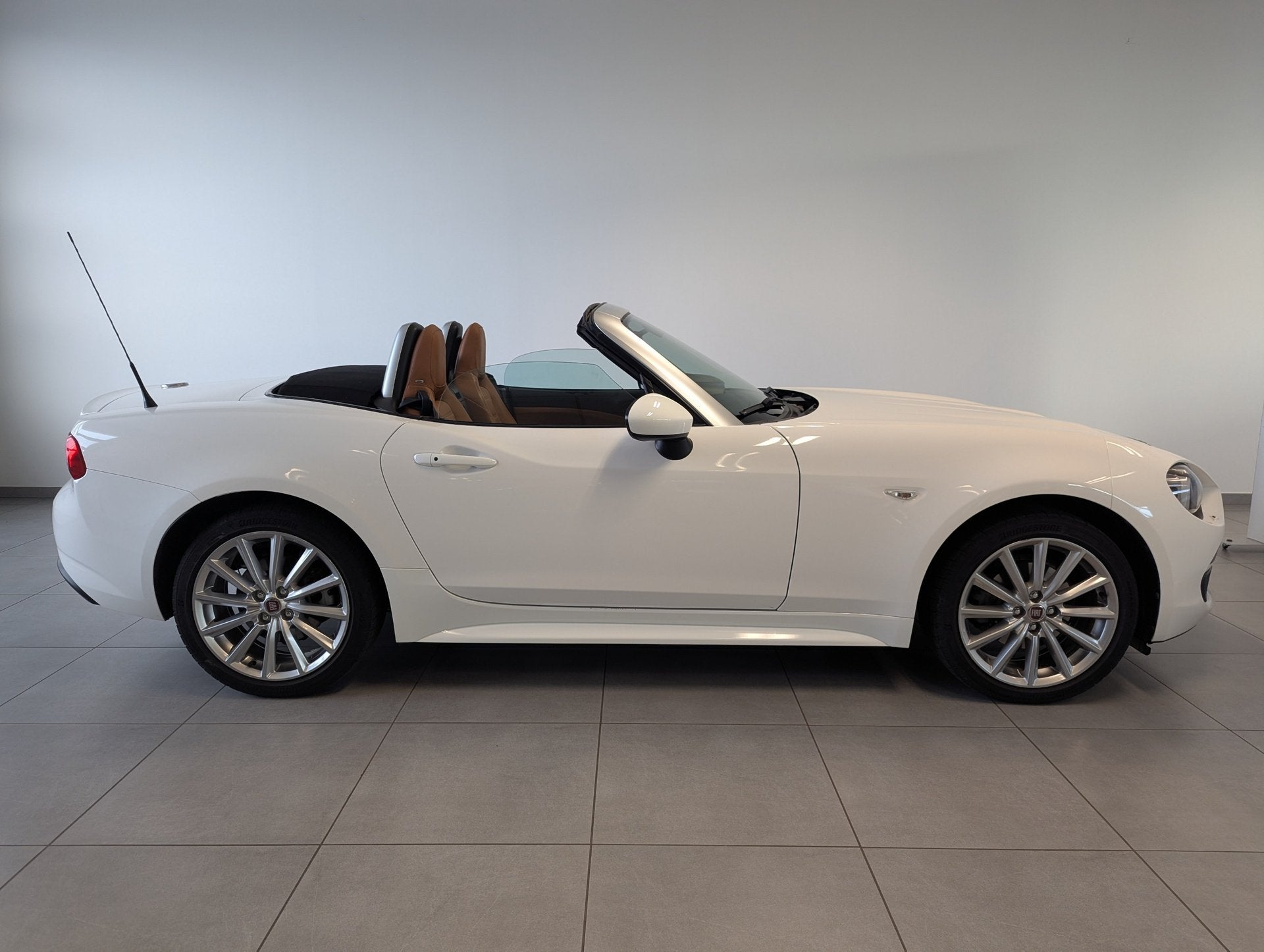 Fiat 124 Spider Lusso *Automaat *Bose*Carplay, Autos, Achat, Entreprise, Cabriolet, Automatique