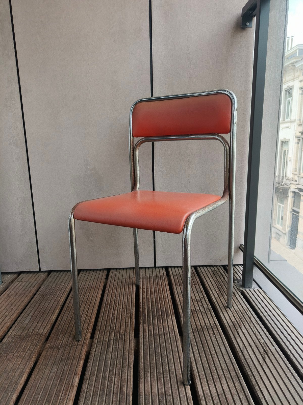Chaise vintage, Enlèvement