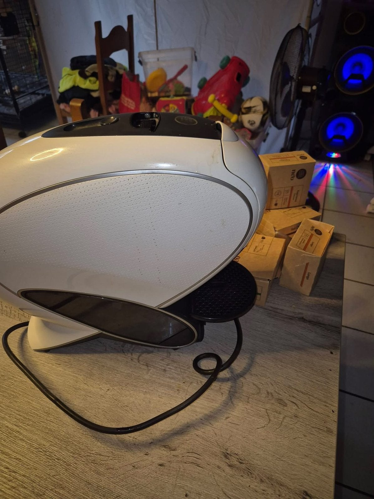 Dolce gusto neo latte, Ophalen, Koffiemachine, Zo goed als nieuw, Koffiepads en cups