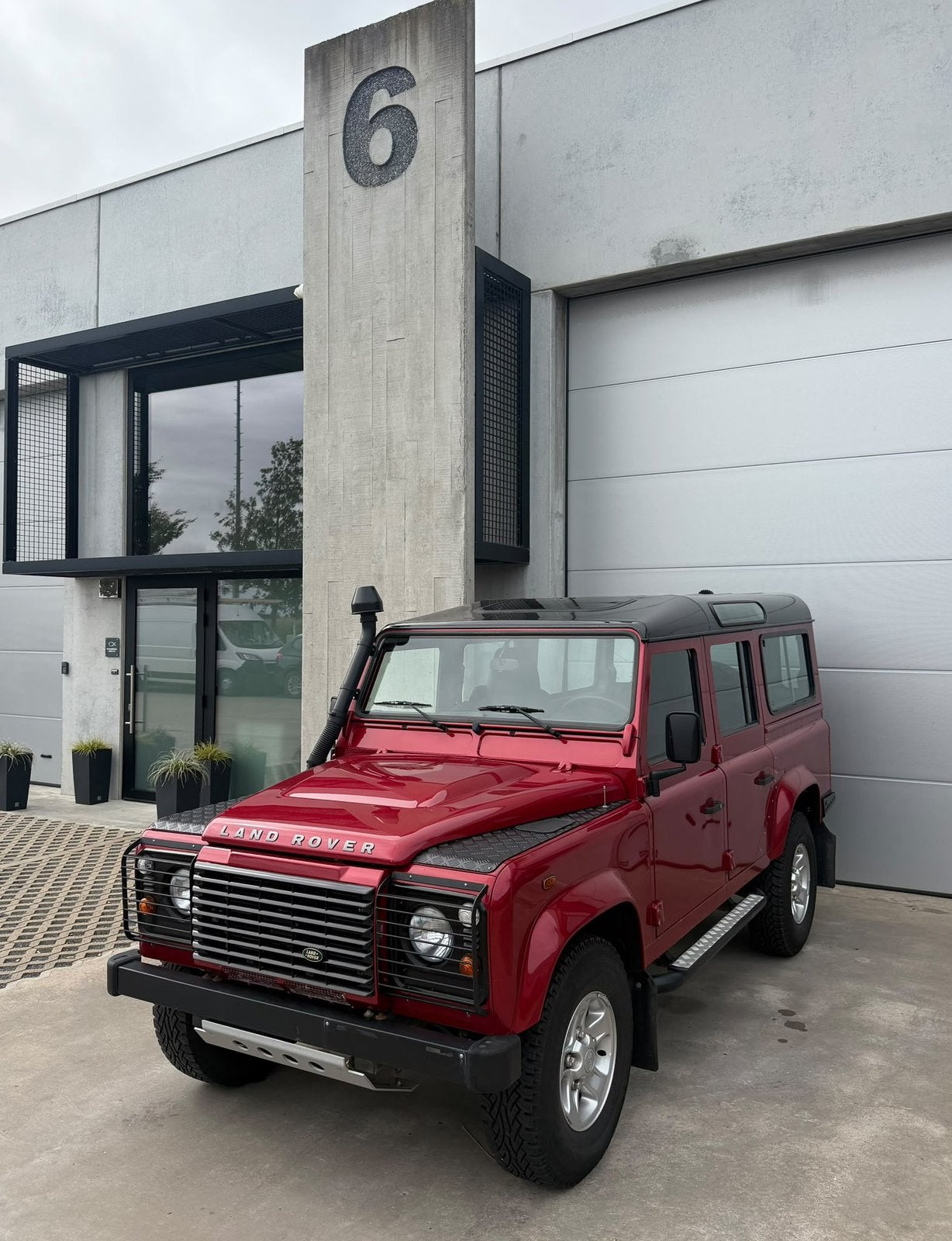 Land Rover Defender 110 SE 2.2 td4 Firenze red, Zwart, Leder, SUV of Terreinwagen, Te koop