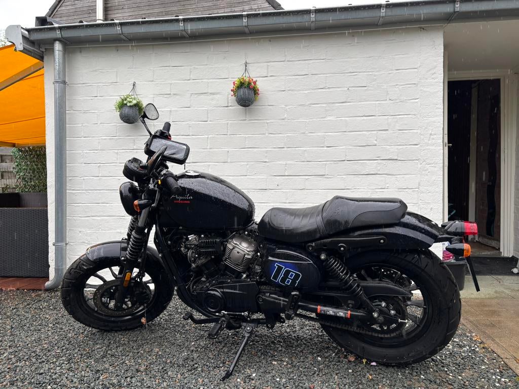 Hyosung Aguila 125  anne 2020 1350km, Motoren, Particulier