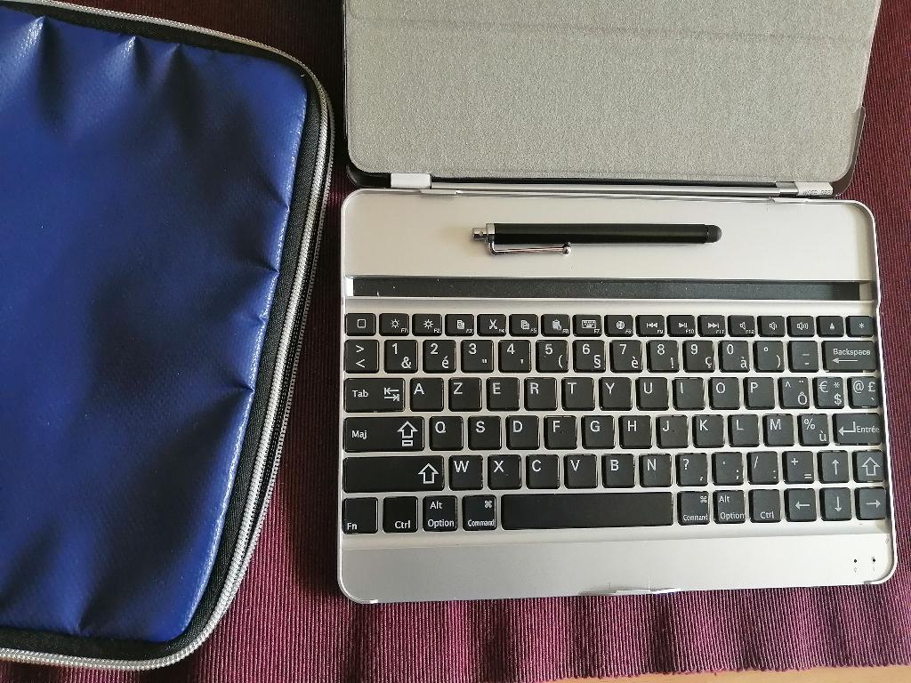 Clavier Bluetooth pour iPad + housse, Envoi, Azerty, Comme neuf, Sans fil