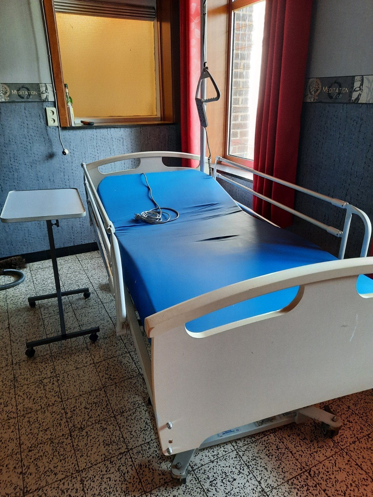 Lit médicalisé