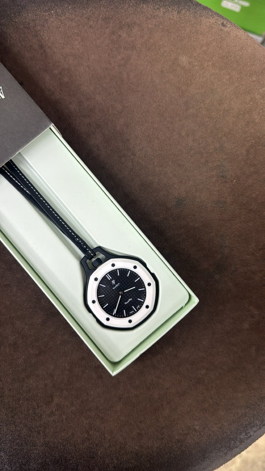 Royal Pop, Bijoux, Sacs & Beauté, Enlèvement ou Envoi, Neuf, Montre-bracelet, Swatch