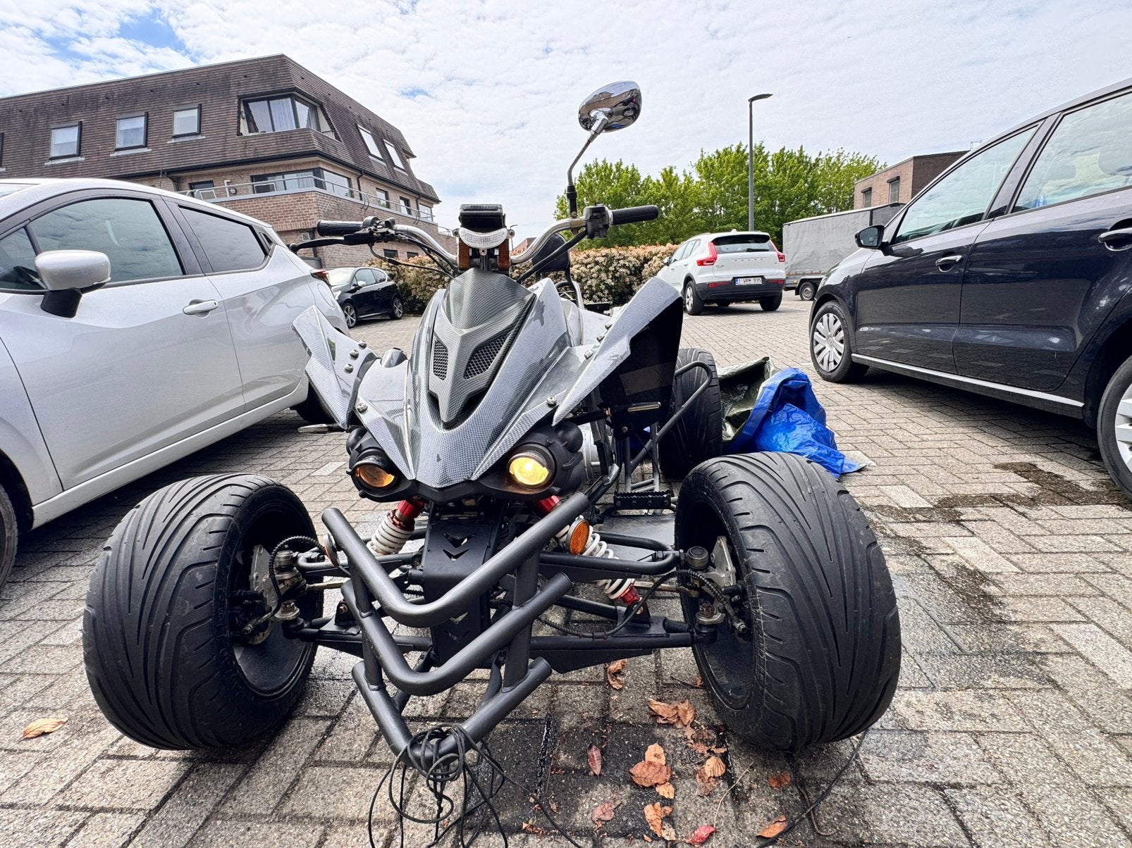Auad 300cc met papir, Motos