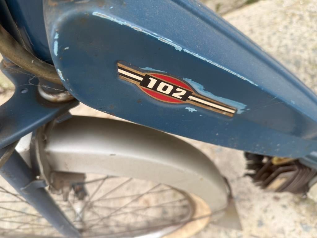 Mobilette Peugeot 102 bon etat tourne  et roule sans papier, Enlèvement