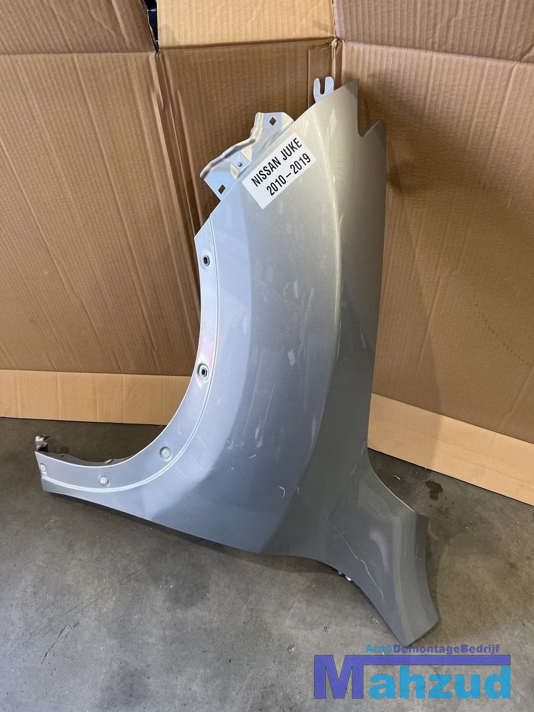 NISSAN JUKE F15 Links zilver grijs voorscherm scherm 2010-20, Nissan Motor Co., Ltd., Takashima 1-chome 1-1
220-8686  Yokohama