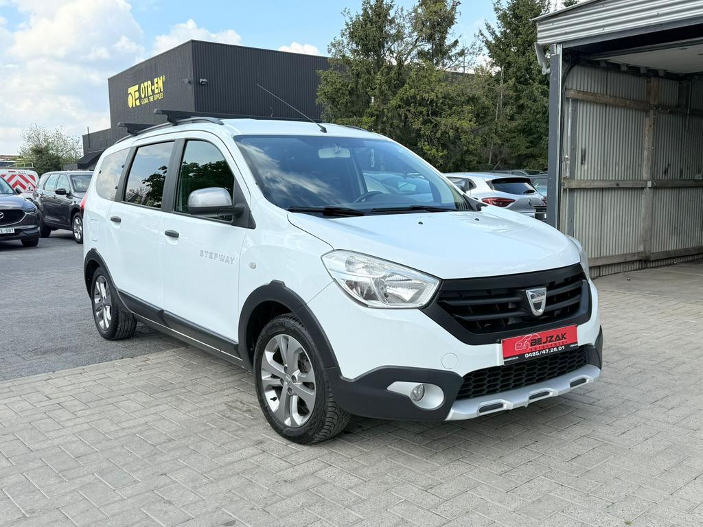 Dacia Lodgy 1.2TCe 2016 1j garantie, Autos, Achat, Euro 6, Entreprise, Boîte manuelle