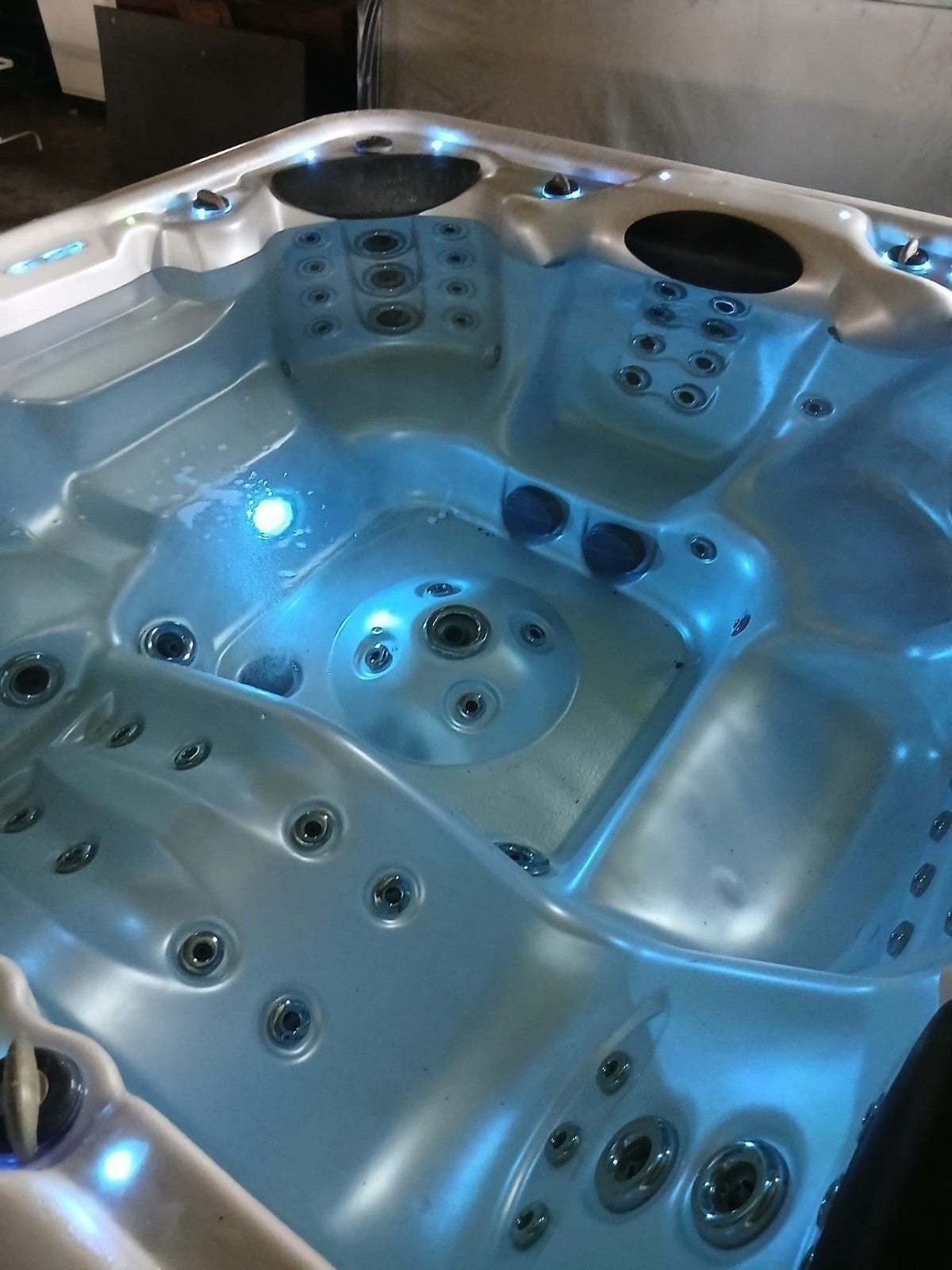 Jacuzzi livré gratuitement, Envoi