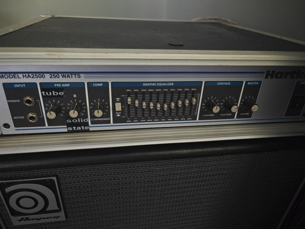 Hartke HA2500 250 watt head + Ampeg B410HLF Cabinet, Muziek en Instrumenten, Versterkers | Bas en Gitaar, Ophalen, Zo goed als nieuw