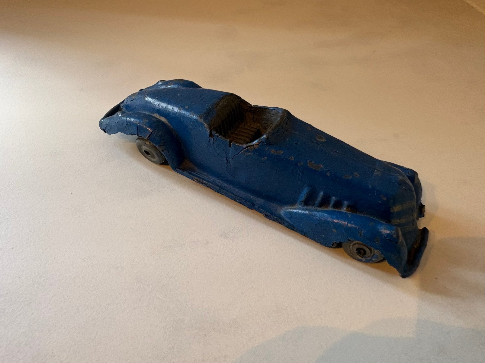 Antiek speelgoed auto, Ophalen