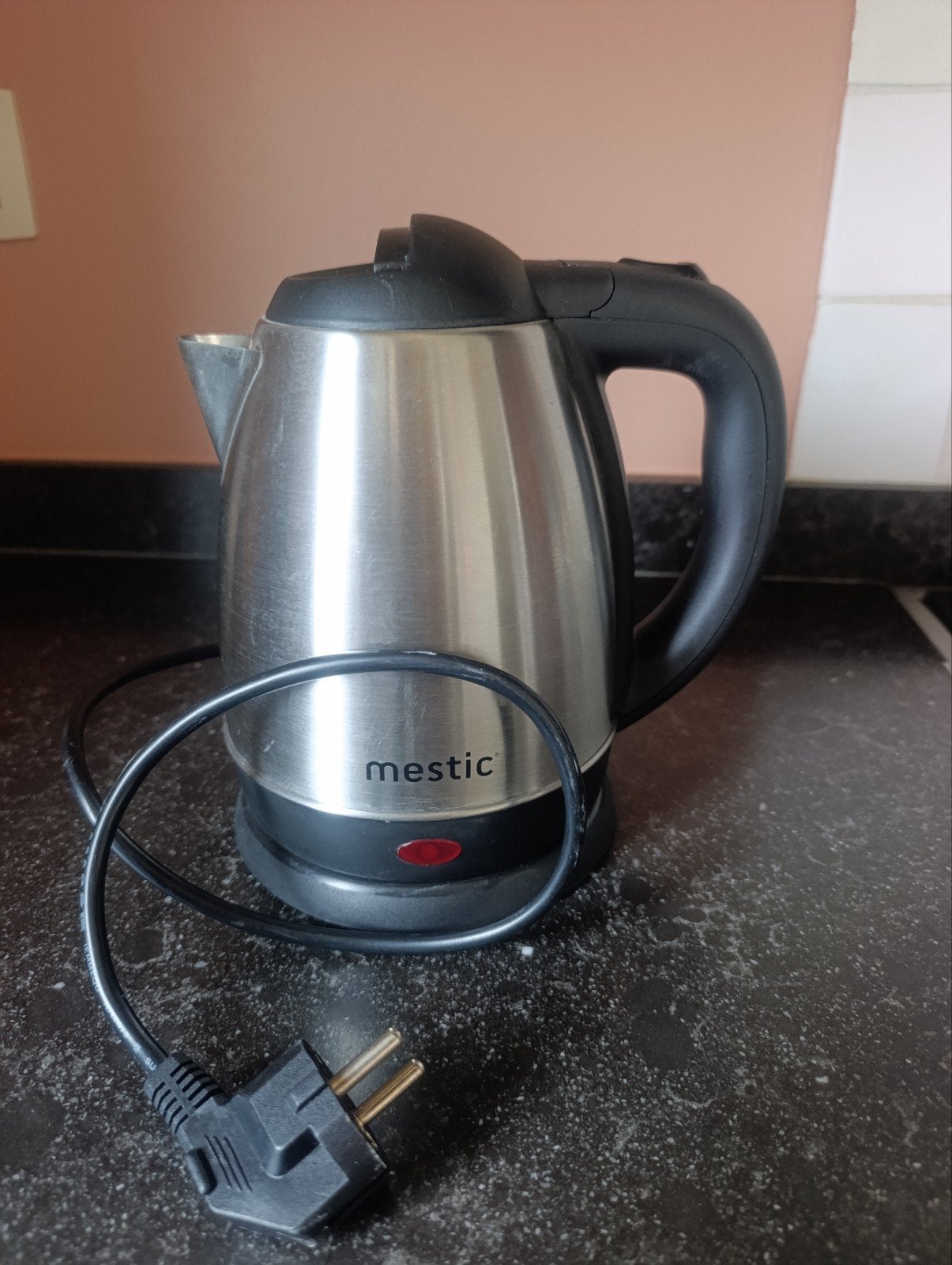 Mestic waterkoker 800w 1L, 1 tot 2 liter, Ophalen of Verzenden, Gebruikt, Draadloos