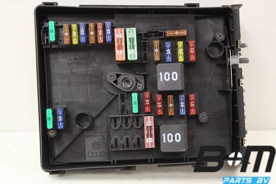 Zekeringkast in motorruimte VW Touran Cross 1K0937125D, Utilisé