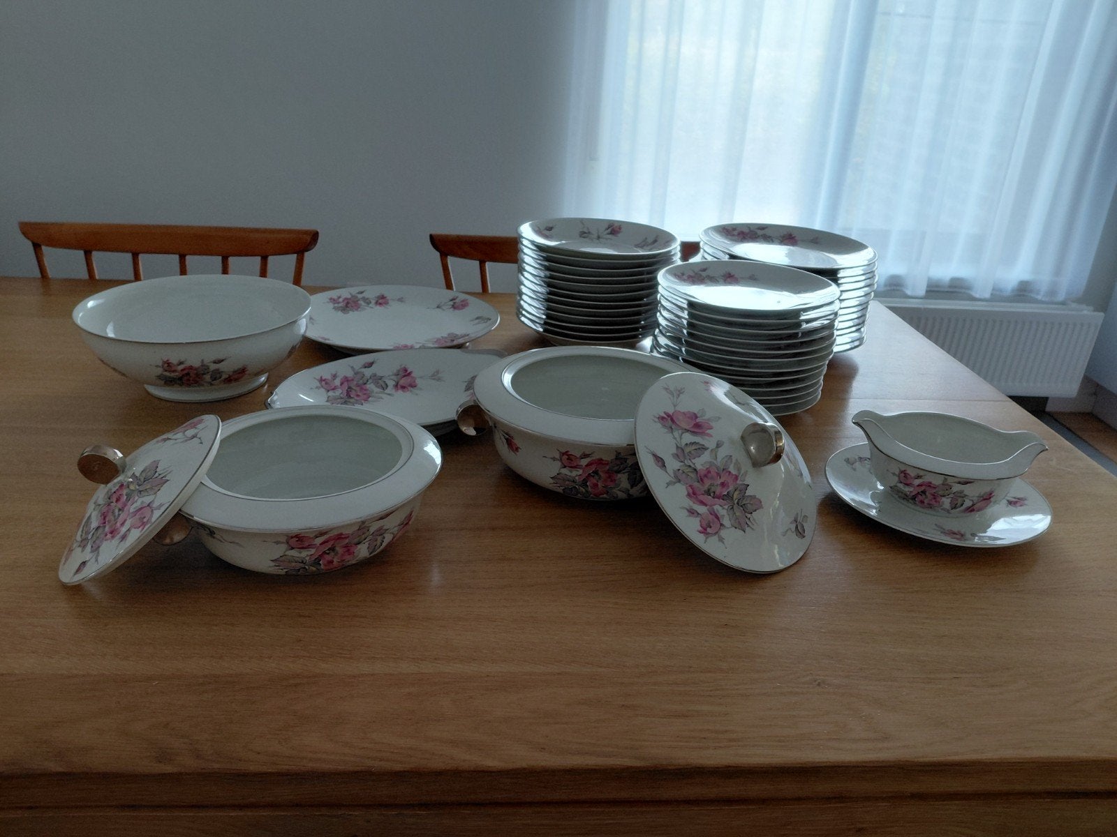 12-delig Limoges Raynaud eetservies – Perfecte staat., Ophalen, Zo goed als nieuw, Porselein, Compleet servies