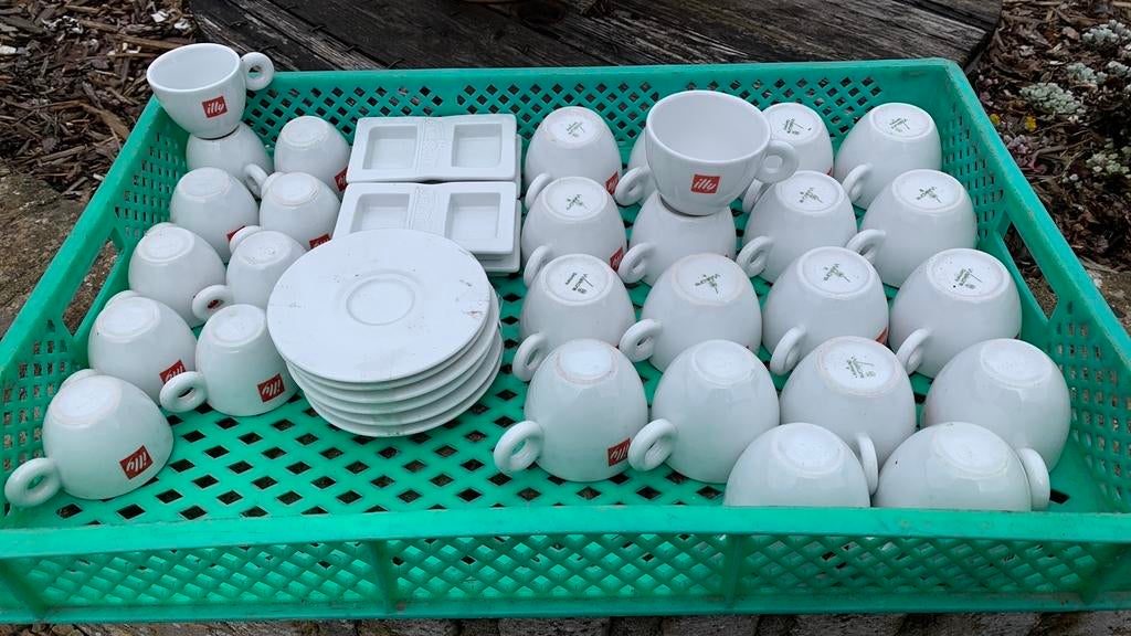 Koffie tassen “illy “, Ophalen, Gebruikt, Effen, Kop(pen) en/of Schotel(s)