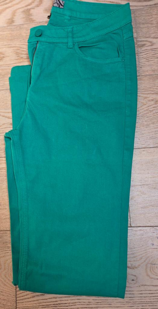 Groene broek nieuw, Kleding | Dames, Broeken en Pantalons, Ophalen of Verzenden
