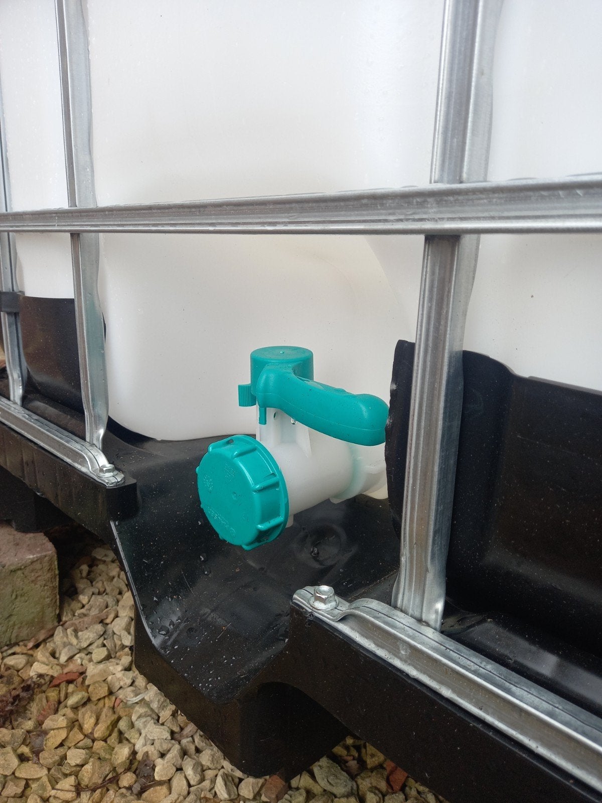 Cuve IBC alimenraire à vendre, 150 litres ou plus, Comme neuf, Enlèvement, Avec robinet