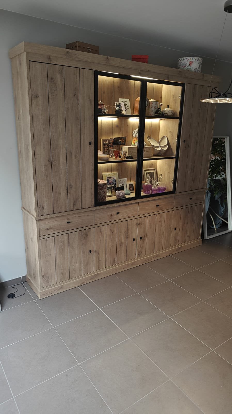 Salonkast, tafel en stoelen (weg wegens samenwonen), Enlèvement, Comme neuf