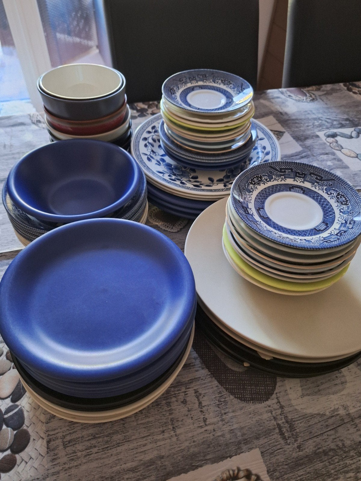 40 à 50 assiettes. G R A T I S, Enlèvement, Assiettes(s)