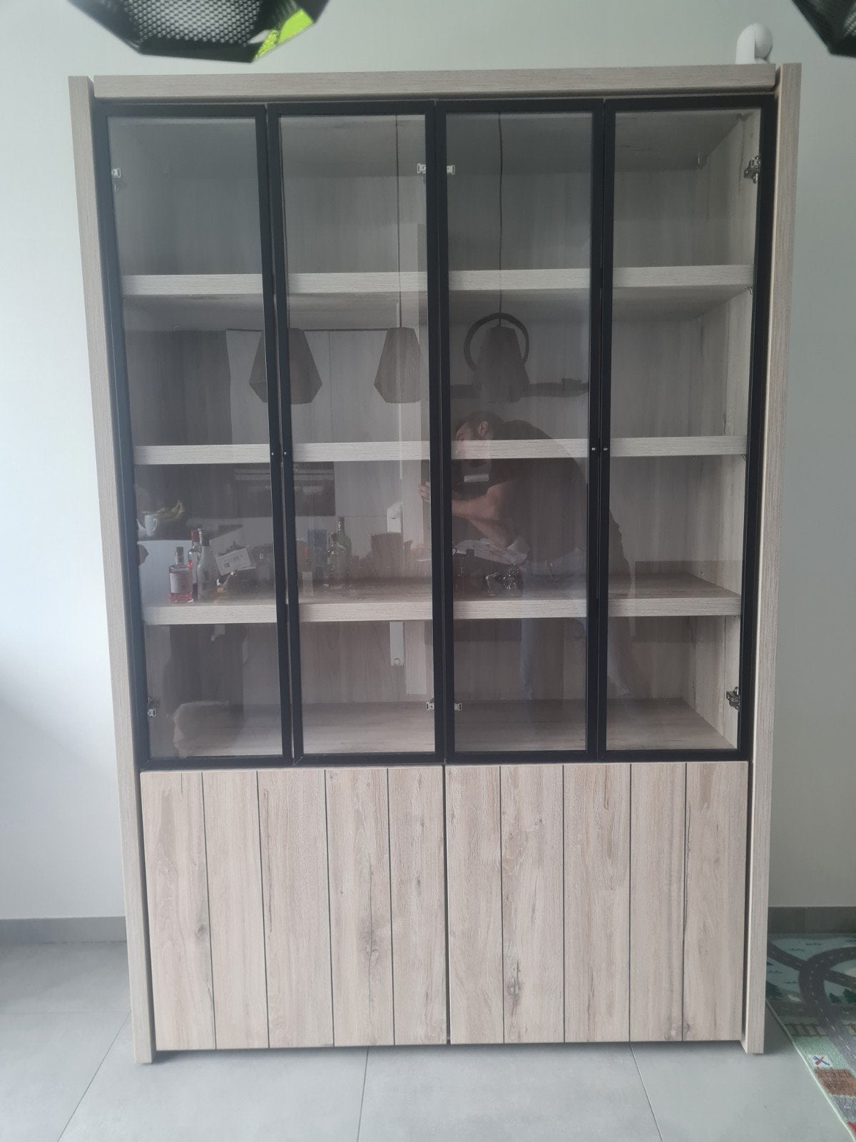 Vitrinekast en/of tafel met stoelen (stoelen gratis), Enlèvement