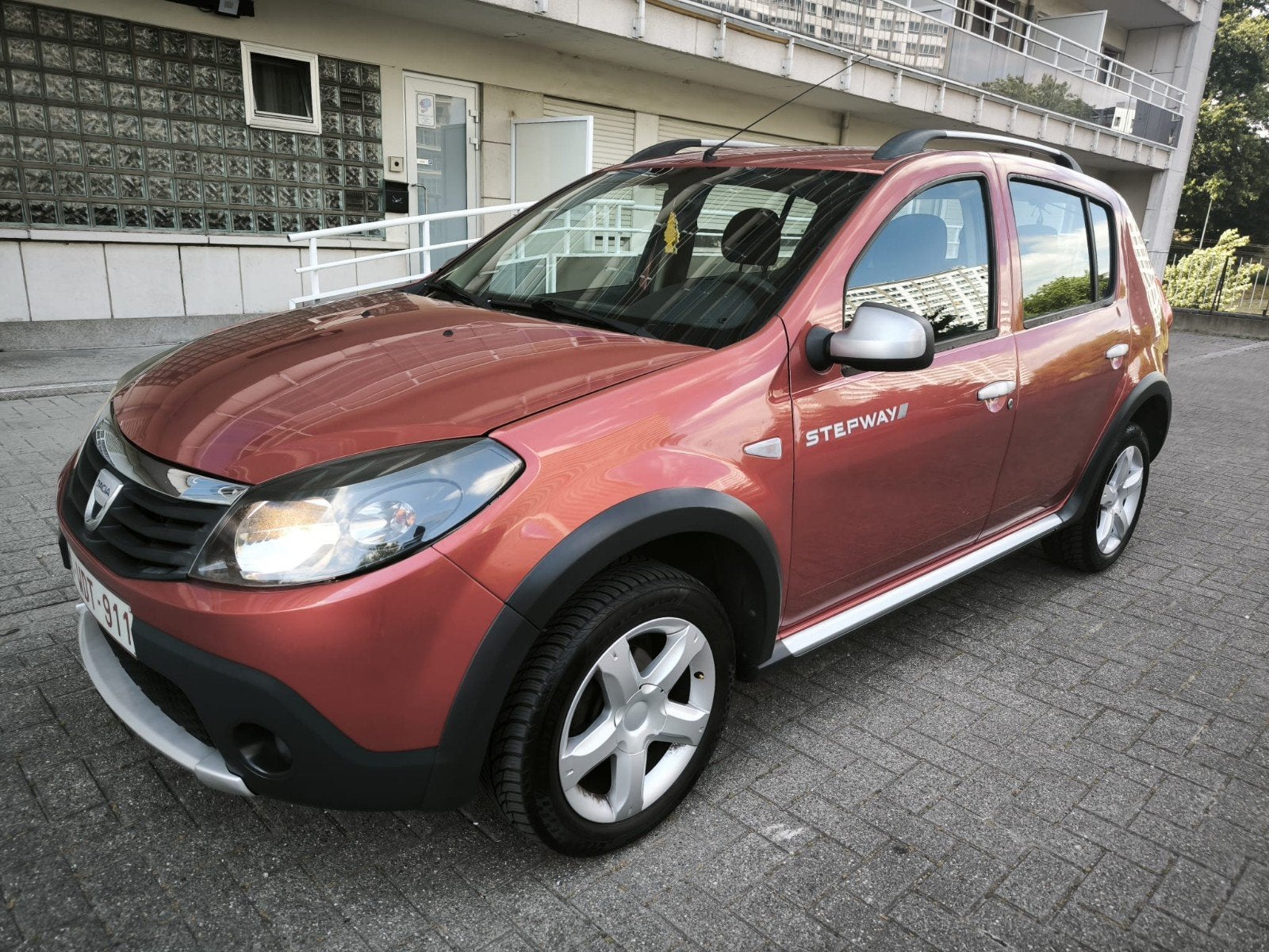 Dacia Sandero Stepway Benzine, 2011, 180.000km Zeer proper, Rouge, Entretenue par le concessionnaire, 5 portes, Particulier