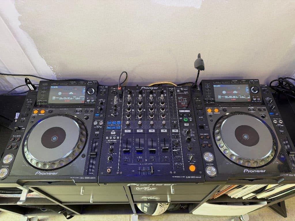 Pioneer DJ Set – 2x CDJ-2000NXS + DJM-900NXS + Flightcase, DJ