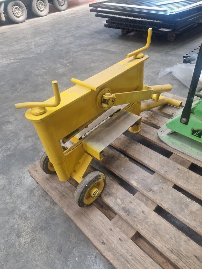 Klinker- en stenen knipper, Ophalen