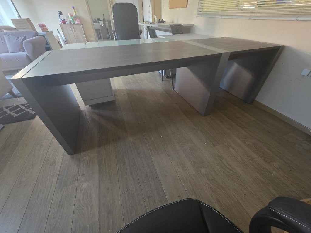Bureau/table de direction et table d'appoint gris, Maison & Meubles, Tables | Tables d'appoint, Enlèvement, Utilisé, 75 cm ou plus
