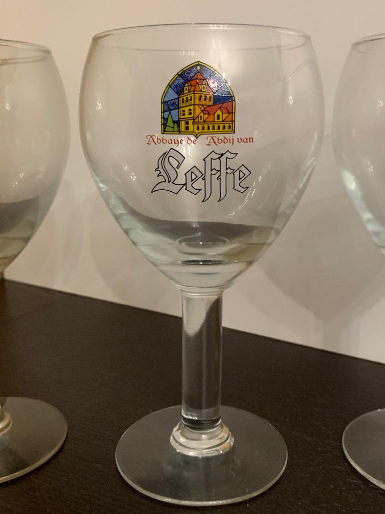 Verres à Leffe, Collections, Enlèvement