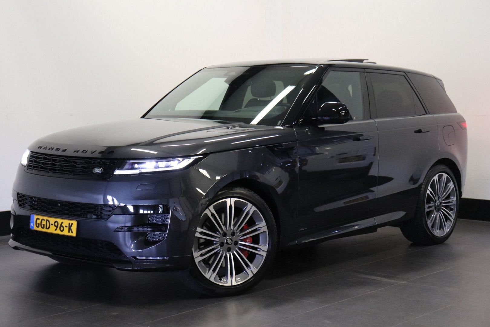 Land Rover Range Rover Sport 3.0 P550e Autobiography Black P, Autos, Land Rover, Argent ou Gris, Achat, Entreprise, Carnet d'entretien