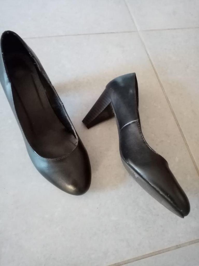 zwarte pumps schoenen hoge hakken , maat 39, Zwart, Ophalen of Verzenden, Zo goed als nieuw, Schoenen met hoge hakken