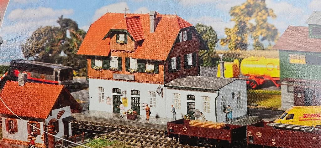 Faller: Stationshotel NIEUW, Hobby & Loisirs créatifs, Trains miniatures | HO, Neuf, Autres marques, Analogique, Enlèvement ou Envoi