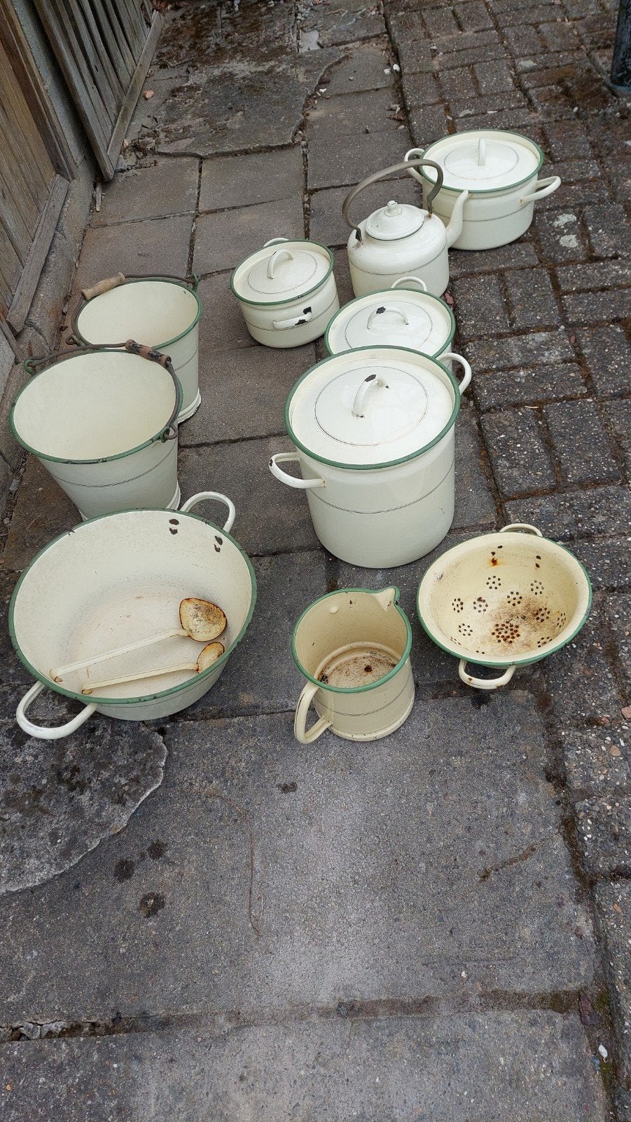 Vaisselles en émail vintage, Enlèvement